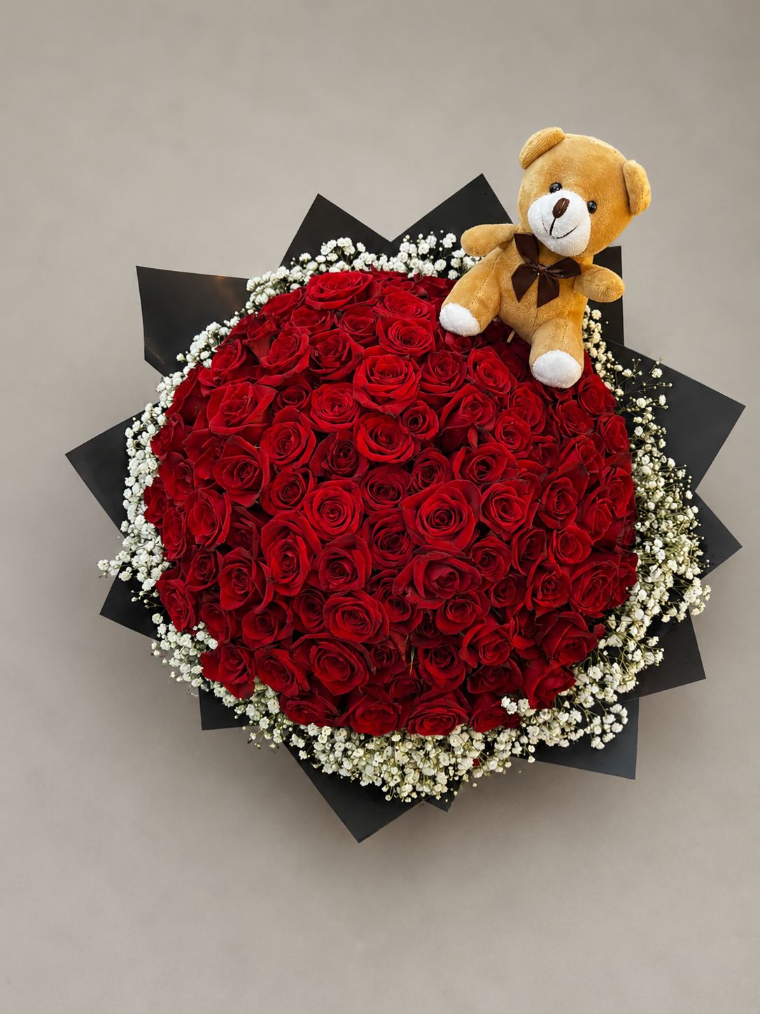 Bouquet XXL – 100 Roses Rouges avec Ourson